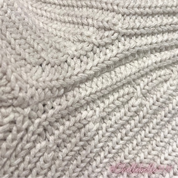 ✨🤍 H&M Off-White Pullover Sweater 🤍✨ - Picture 6 of 7